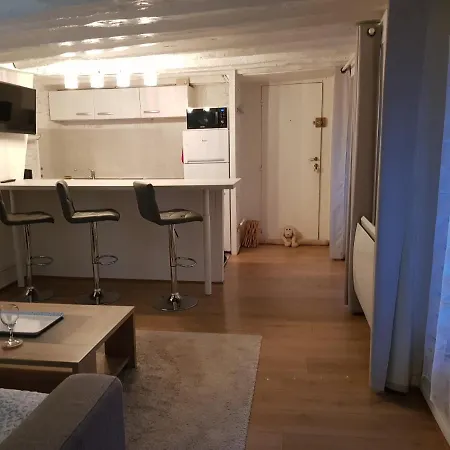 Au Coin Du Quai Entre Et Port De Plaisance *