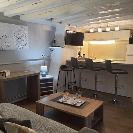 Au Coin Du Quai Entre Et Port De Plaisance