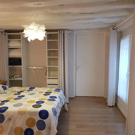 Au Coin Du Quai Entre Et Port De Plaisance *